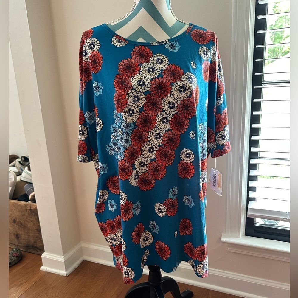 NWT- Lularoe Irma Short Sleeve Top